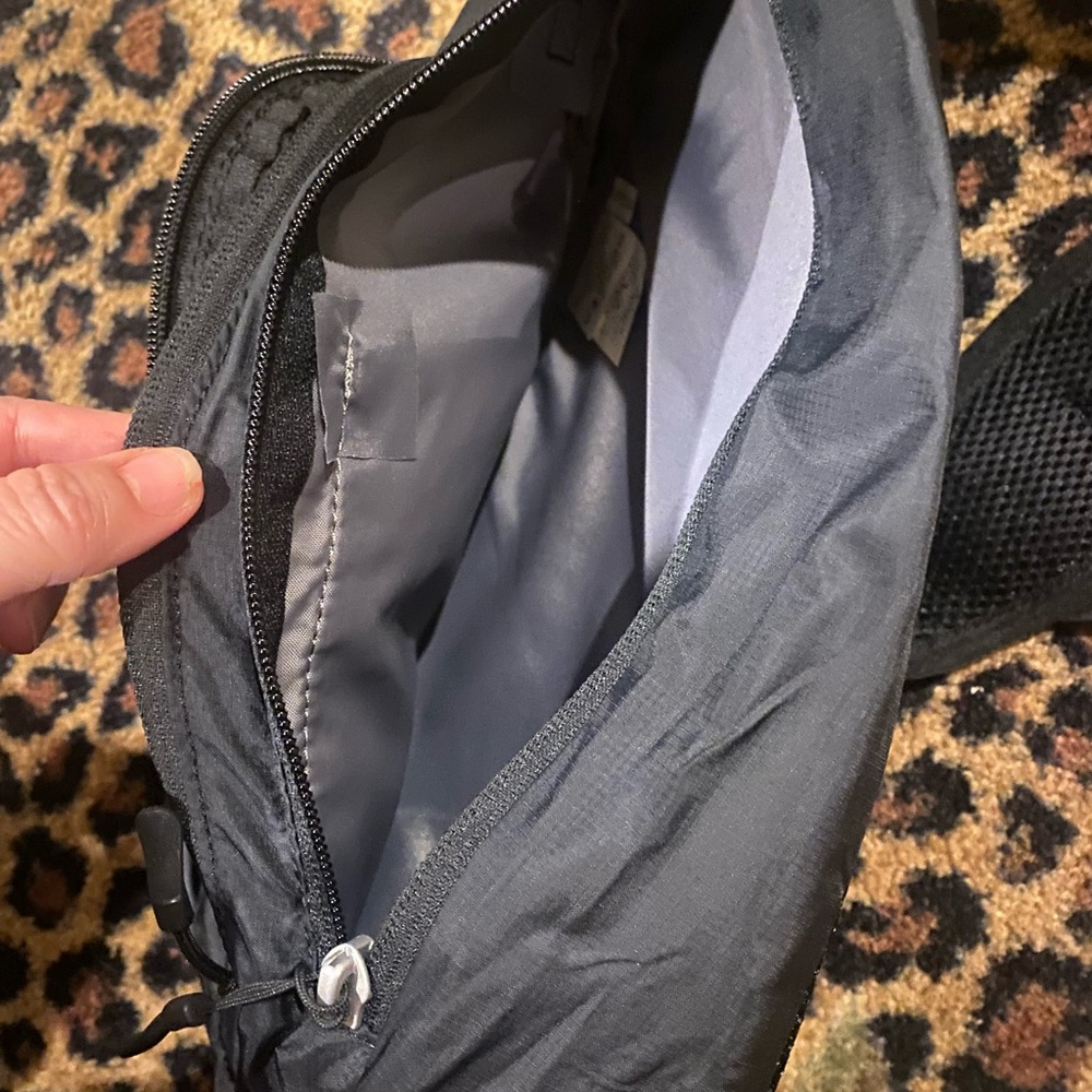 Eddie Bauer Black Sling Bag - Picture 4 of 6